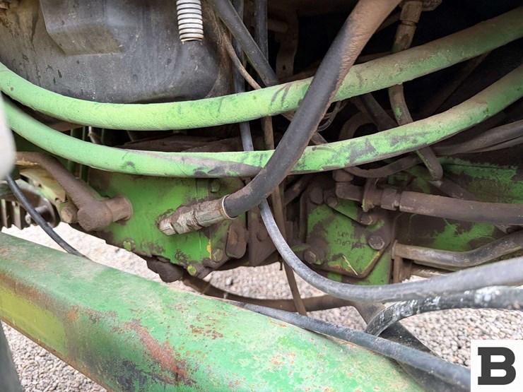 1983-john-deere-2350-image-38