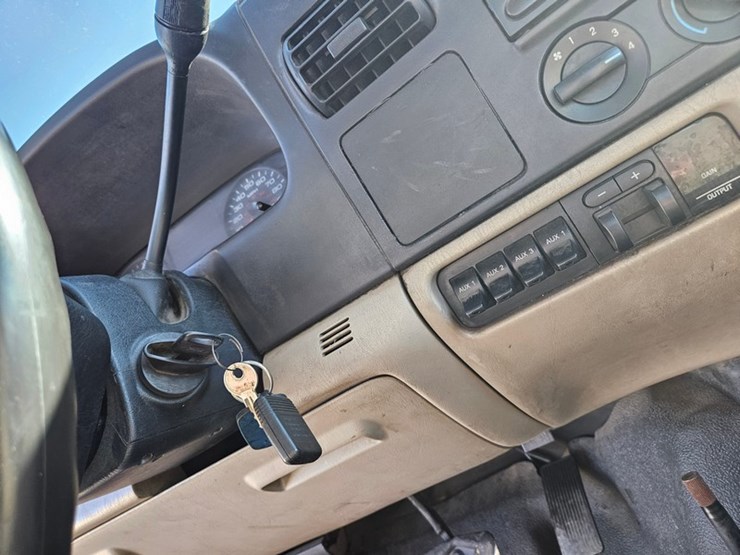 2005-ford-f550-image-25