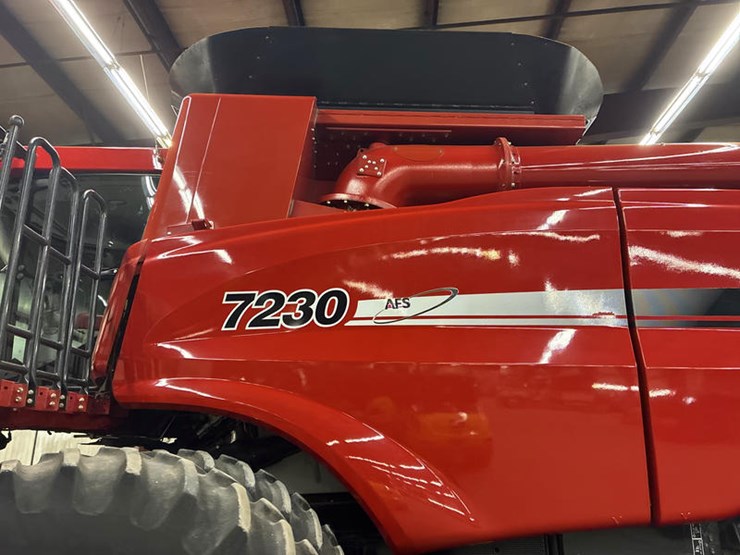 2012-case-ih-7230-image-27