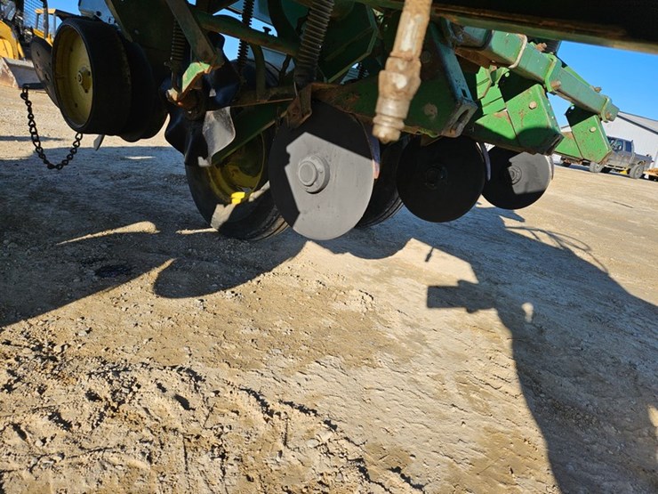 john-deere-7000-image-12