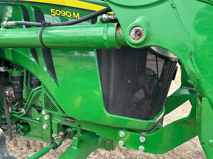 2011-john-deere-5090m-image-41