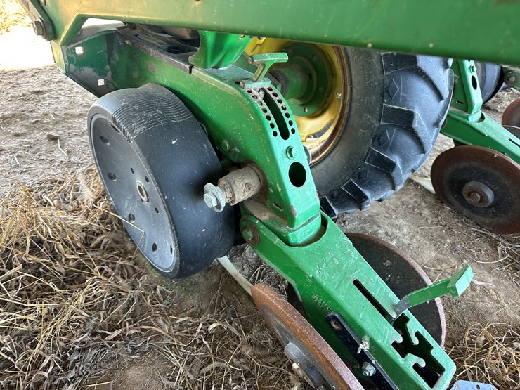 john-deere-8-image-9