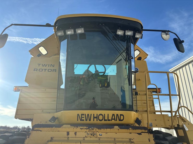 new-holland-tr89-image-11