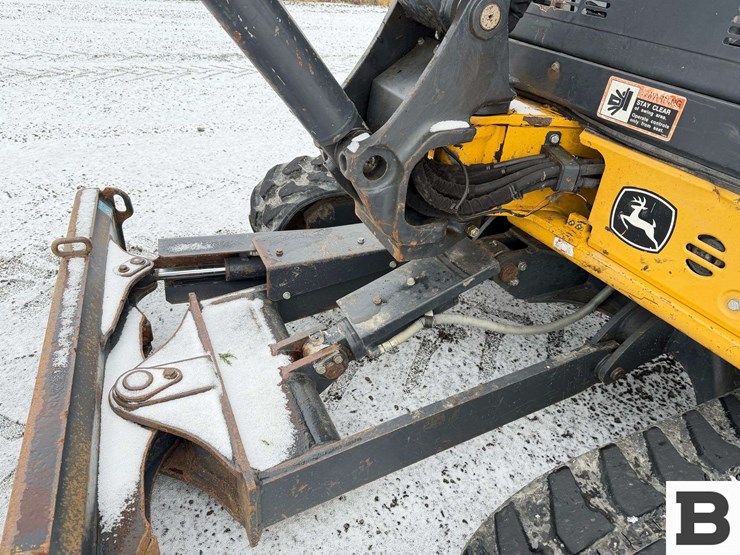 2017-deere-35g-image-13