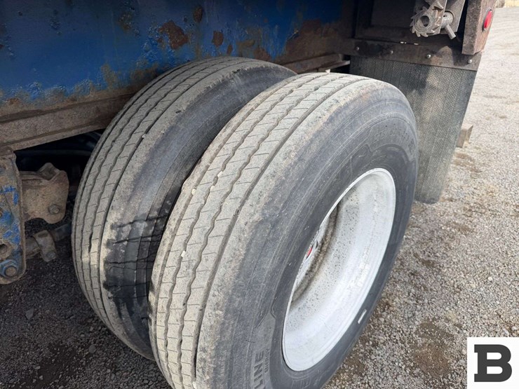 1993-utility-40'-image-21