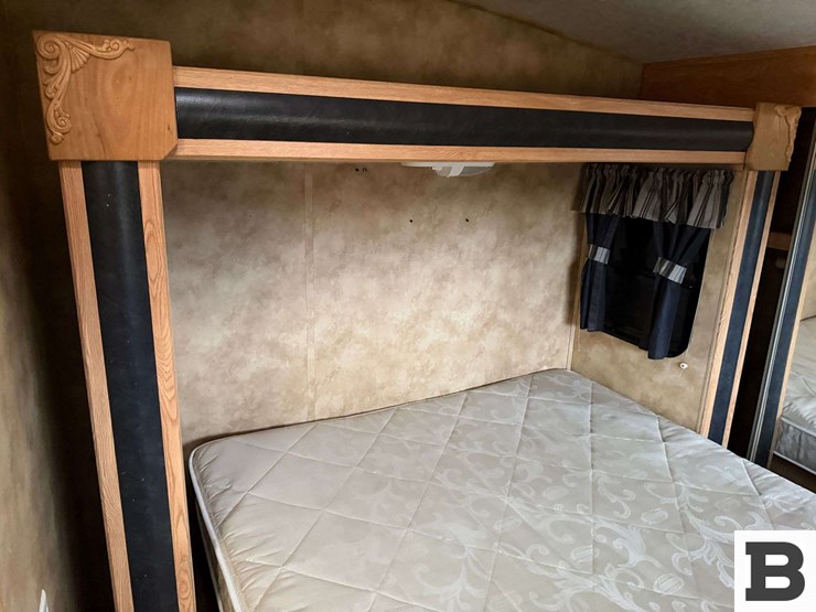 2006-raptor-3712ts-travel-trailer-image-41