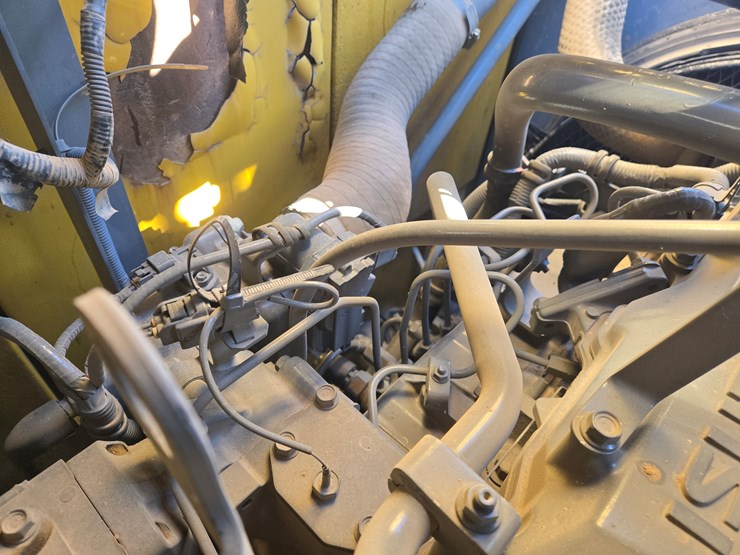 2016-deere-245g-lc-image-47