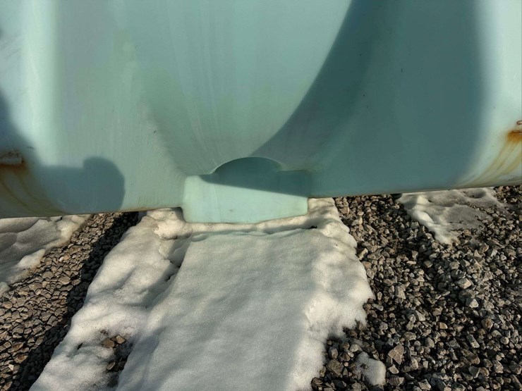 2610-gallon-center-drain-tank-poly-tank-image-4