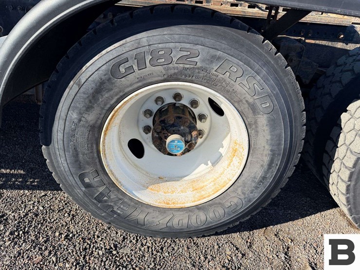 1986-freightliner-flc112-image-15