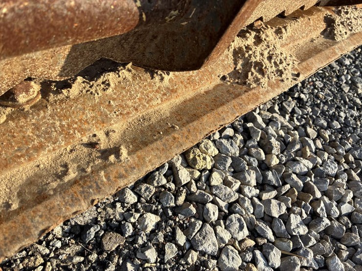 2011-deere-544k-image-9