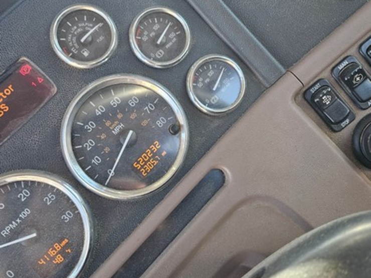 2011-peterbilt-386-image-33