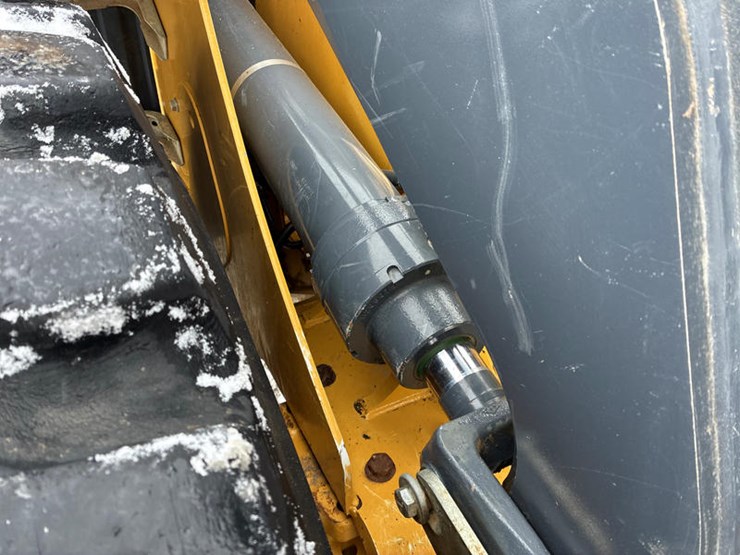 2019-deere-544l-image-22