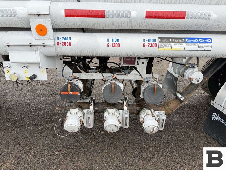 1993-beall-7400-gallon-3-compartment-pull-trailer-image-40