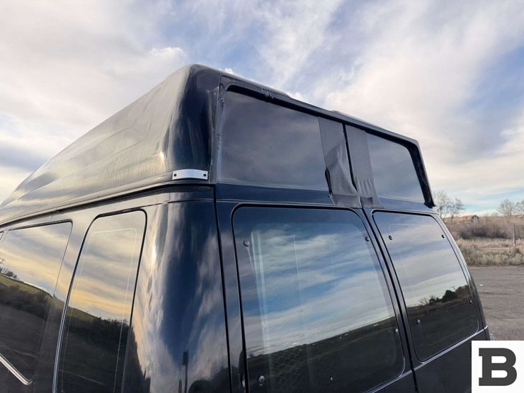 2014-ford-cargo-image-14