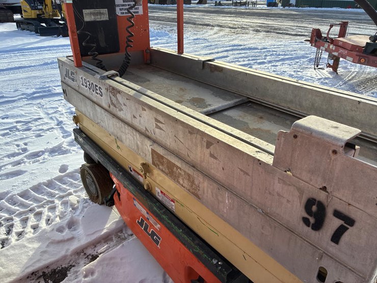 2007-jlg-1930es-image-21