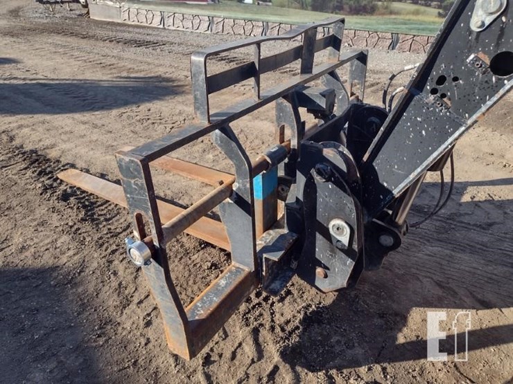 2013-caterpillar-tl943c-image-20