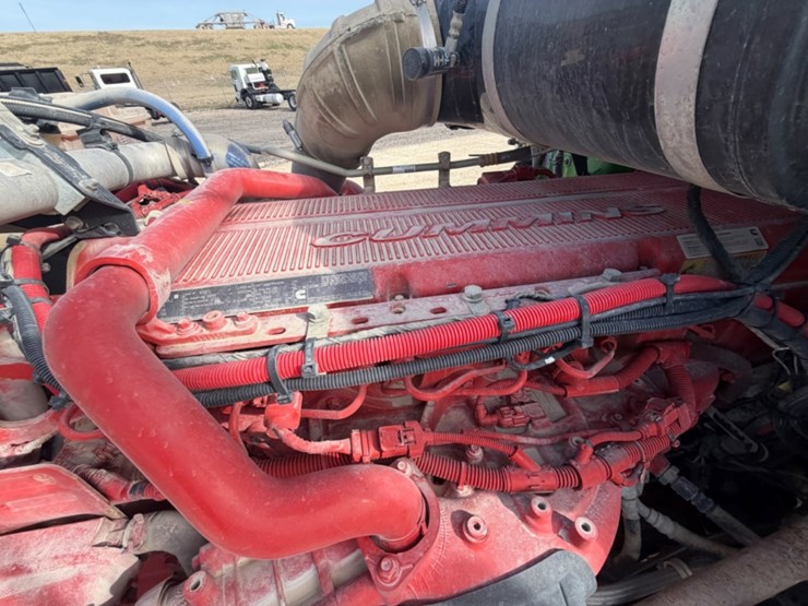 2021-peterbilt-367-image-13