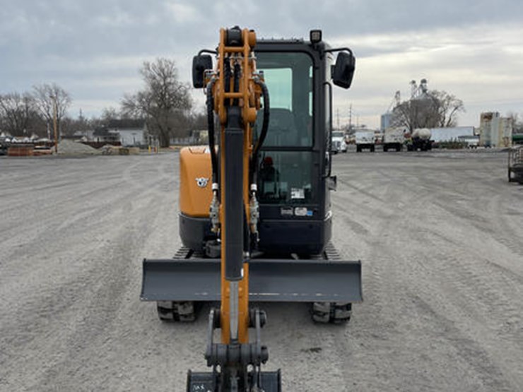 2024-case-cx30c-image-4