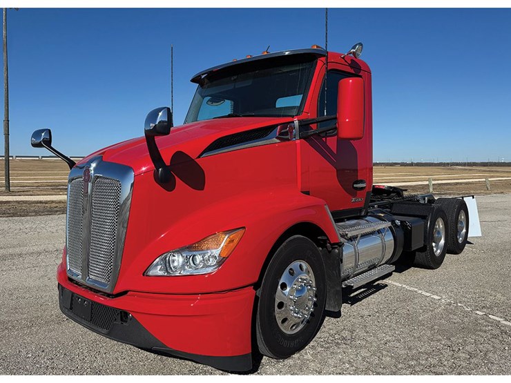2023-kenworth-t680-image-1