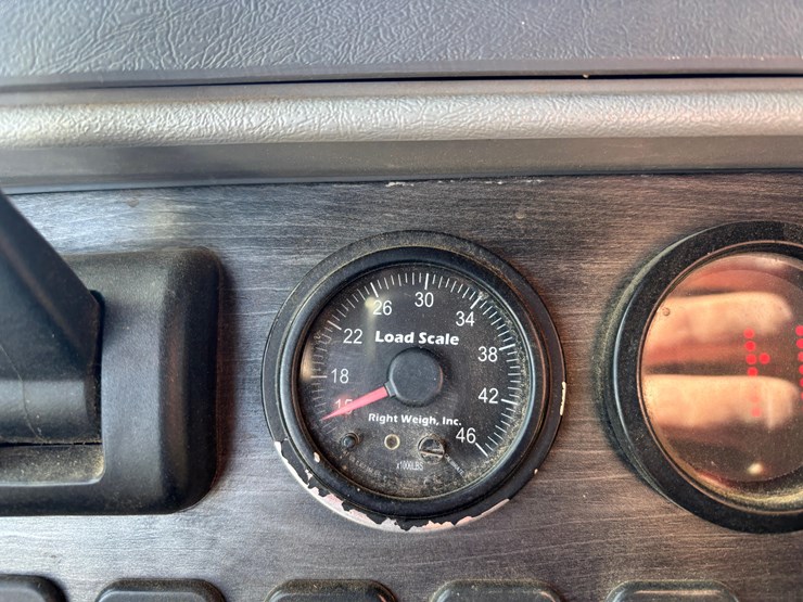 2009-freightliner-columbia-120-image-22