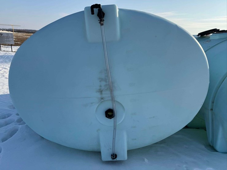 2610-gallon-center-drain-tank-poly-tank-image-2