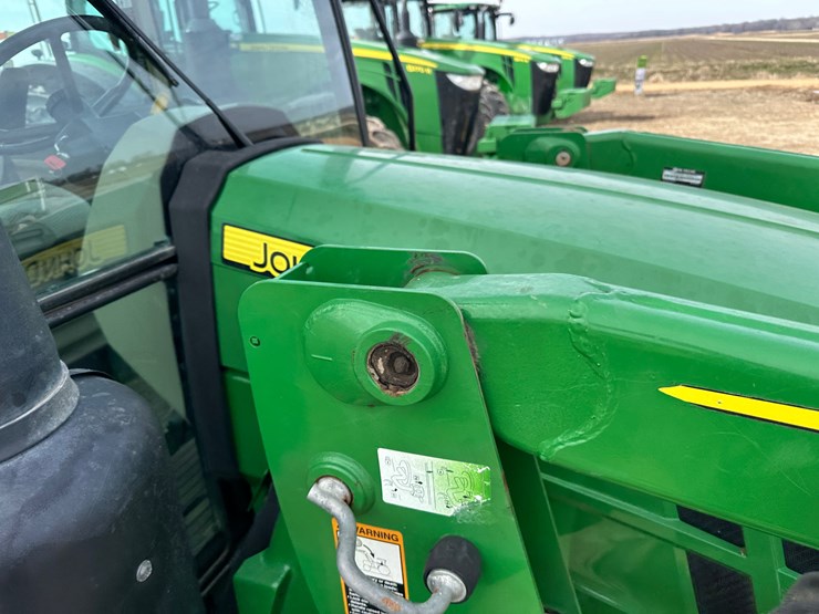 2011-john-deere-5090m-image-43