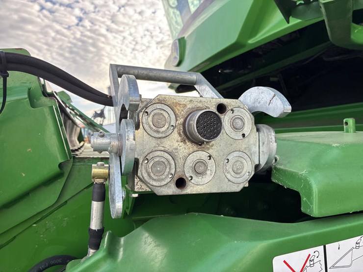 2015-john-deere-s670-image-27