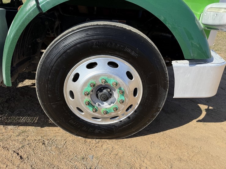 2020-peterbilt-367-image-19