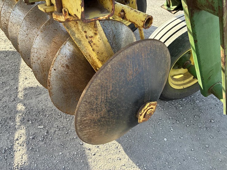 john-deere-220-image-9