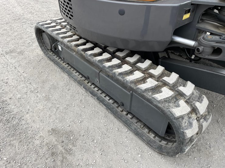 2024-case-cx30c-image-17