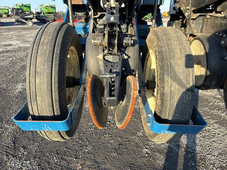 2010-kinze-3660-image-55