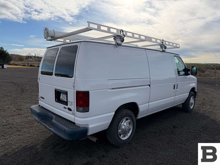 2010-ford-cargo-image-5