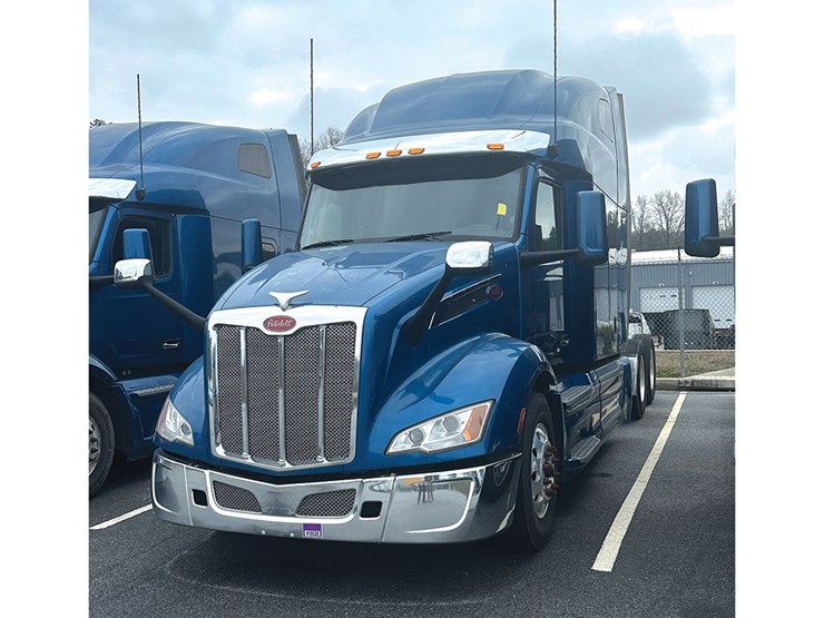 2023-peterbilt-579-image-1