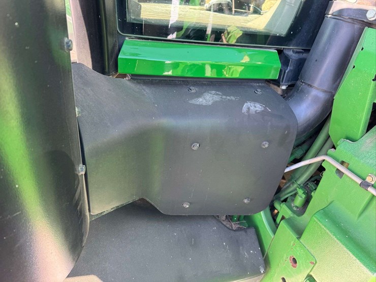 2012-john-deere-8310r-image-111