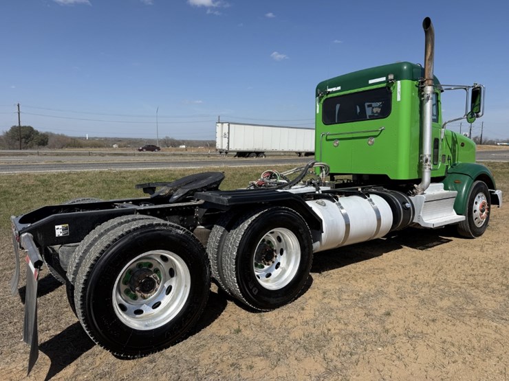 2021-peterbilt-367-image-5