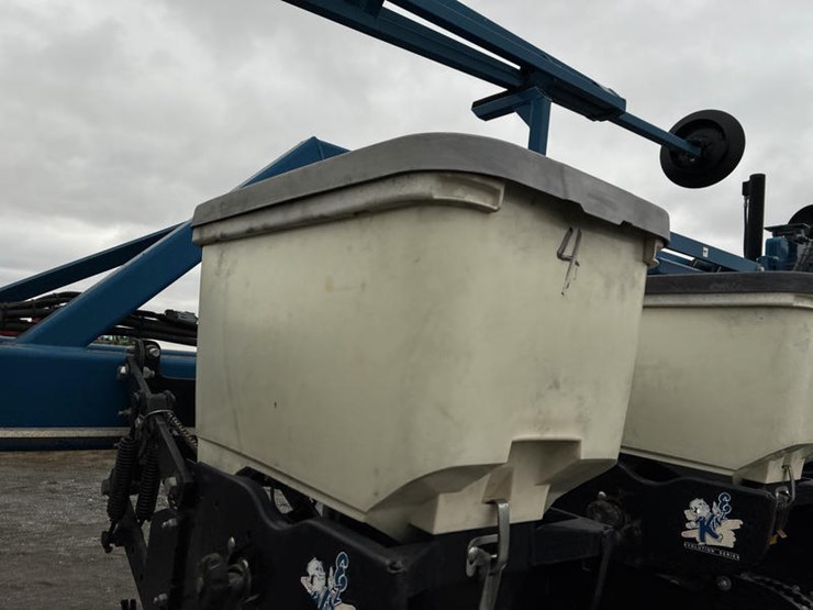 2010-kinze-3600-image-40
