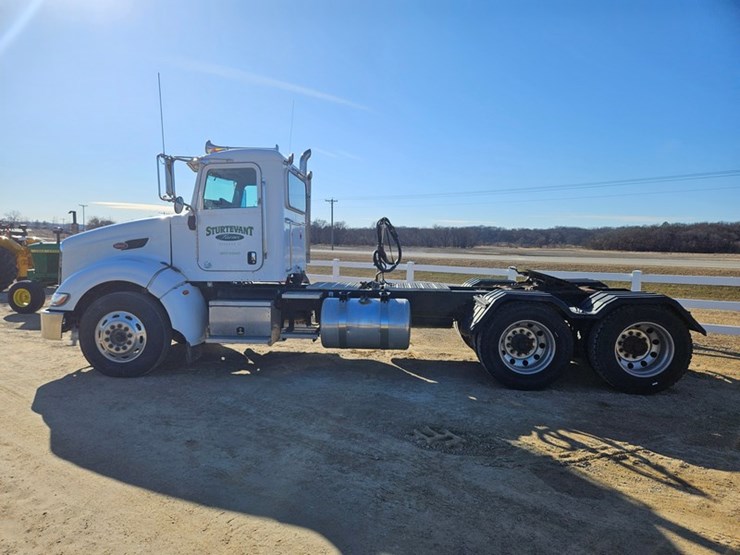 2011-peterbilt-386-image-2