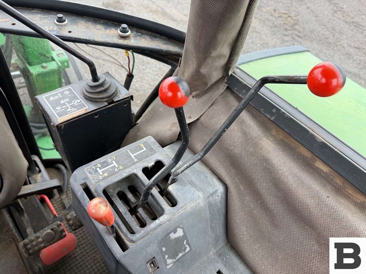 1983-john-deere-2350-image-61