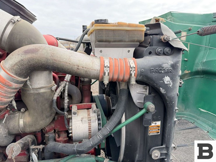 2009-peterbilt-384-image-44