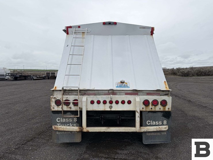 2000-neville-trailer-image-4