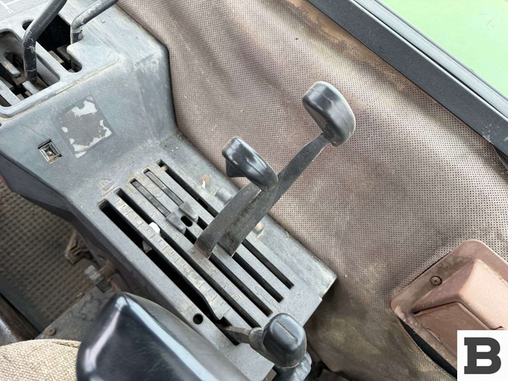 1983-john-deere-2350-image-62