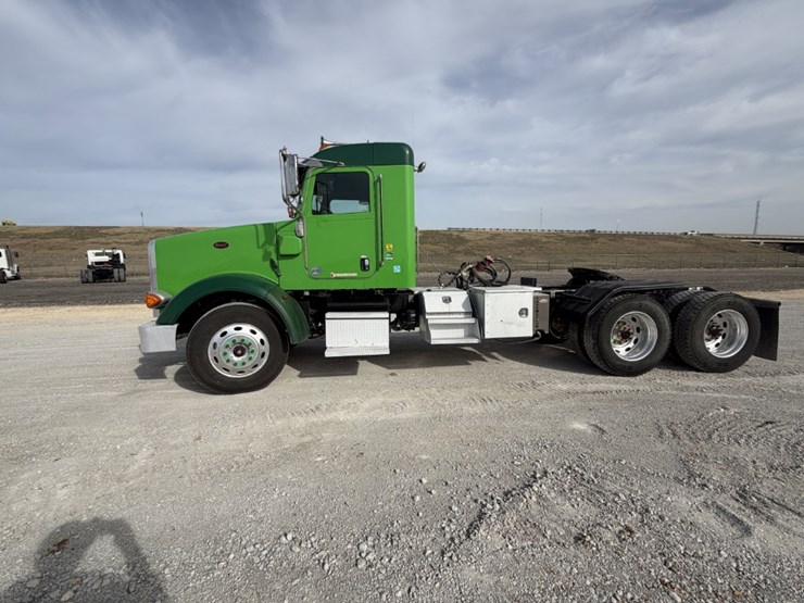 2021-peterbilt-367-image-5