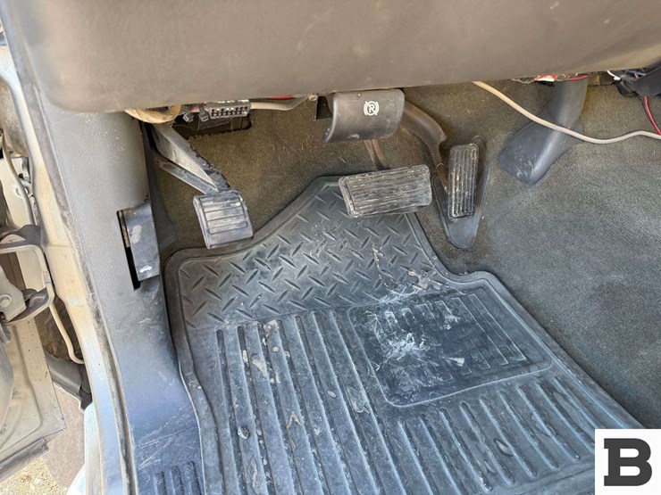 2003-gmc-2500-image-38