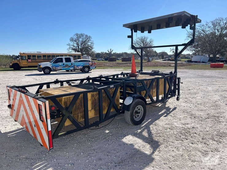 2011-energy-absorption-systems-tma9000-19ft-attenuator-trailer-image-3