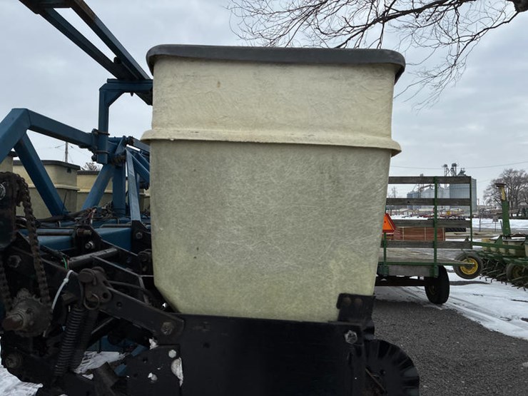 1997-kinze-2600-image-22