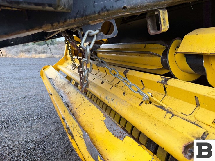 new-holland-340-image-13