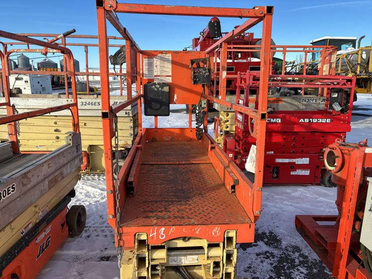 2016-jlg-1932es-image-4