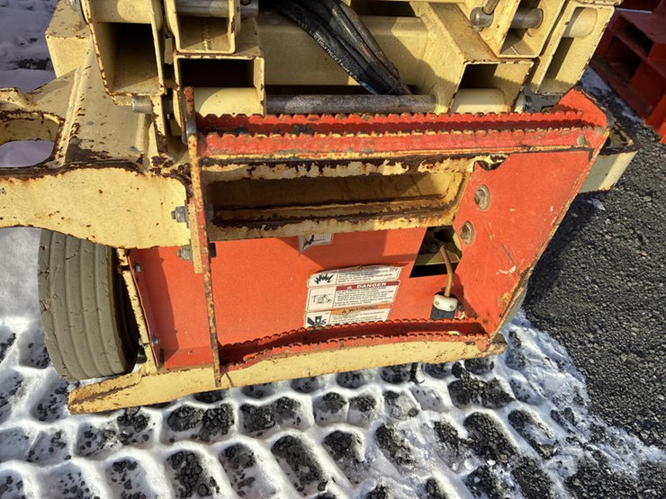 2016-jlg-1932es-image-7