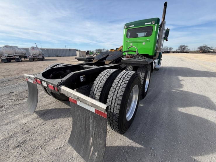 2021-peterbilt-367-image-6