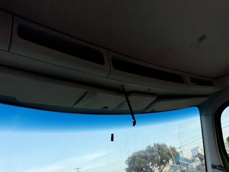 2019-kenworth-t880-image-10